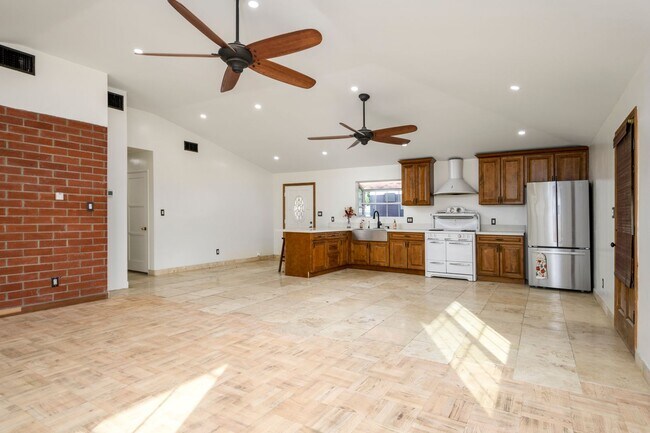 Building Photo - b10436