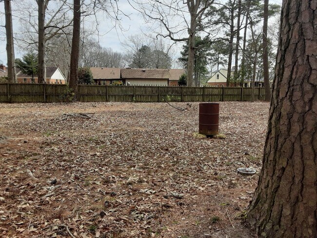 Building Photo - 317-317 Hurdle Dr