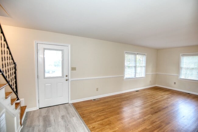 Building Photo - Great Location in Williamsburg!