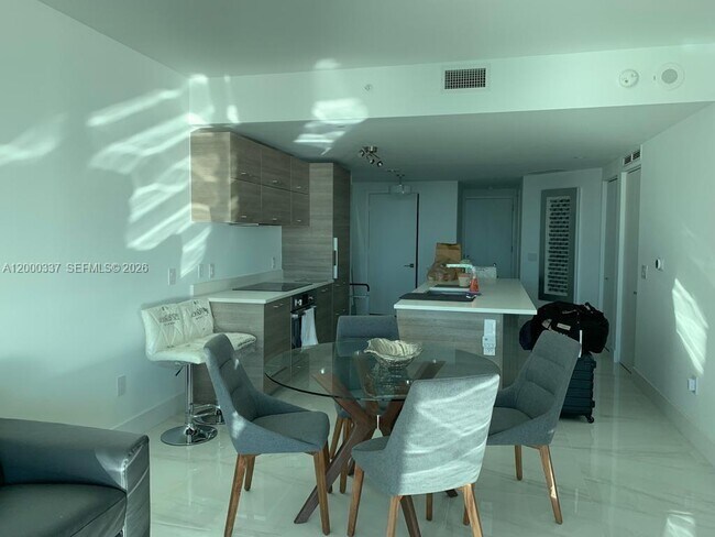 Building Photo - 650 NE 32nd St