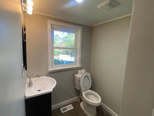 Building Photo - 2 Bedroom 1 Bath Home in Greeneville, TN