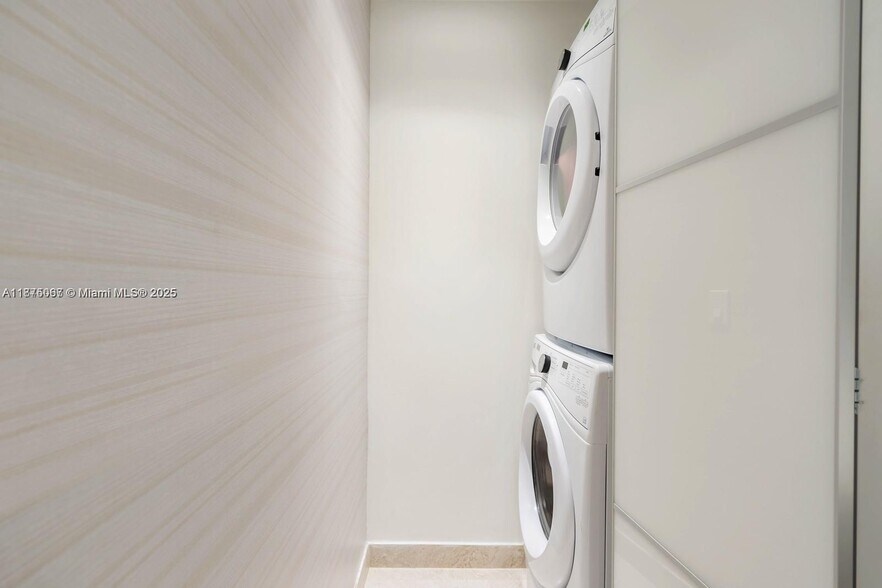 Building Photo - 488 NE 18th St