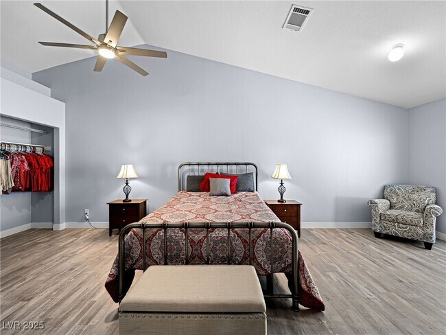 Building Photo - 4749 Califa Dr