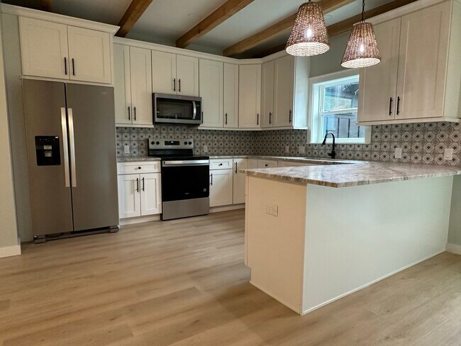 Building Photo - 207 Cherry Ave