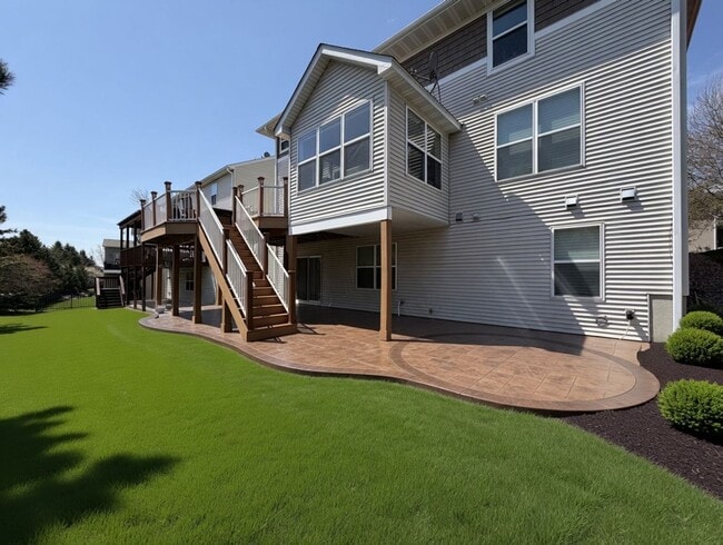 Building Photo - Rare executive rental in chanhassen! 5 beds no upgrade left behind!!!