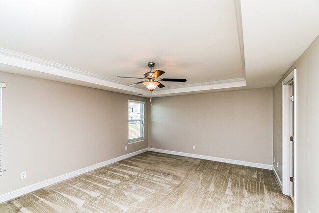 Building Photo - 61 Roterham Dr