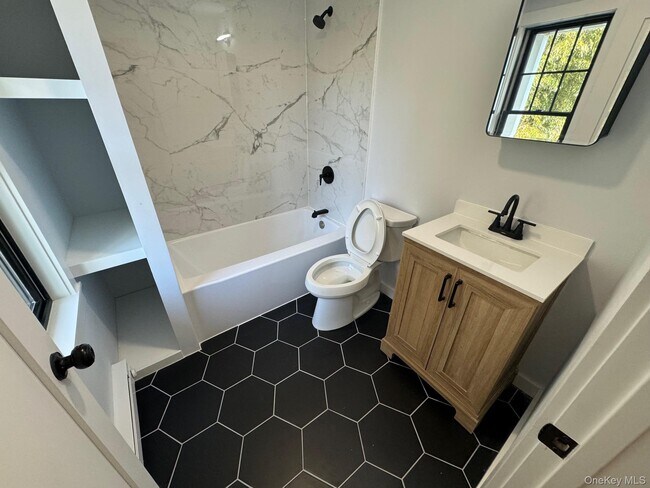 Building Photo - 544 Locust Ave