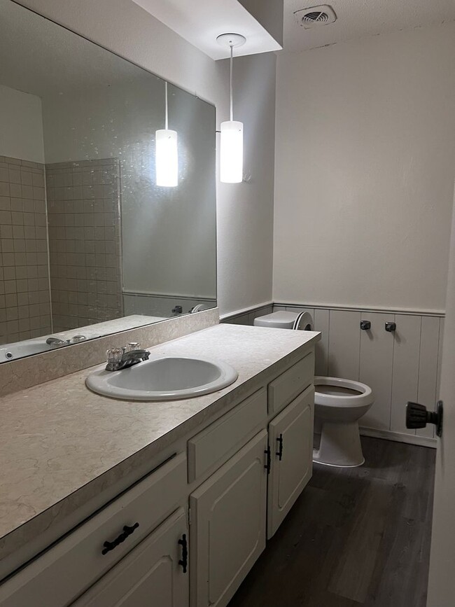 Building Photo - Edmond Home Ready for Occupancy