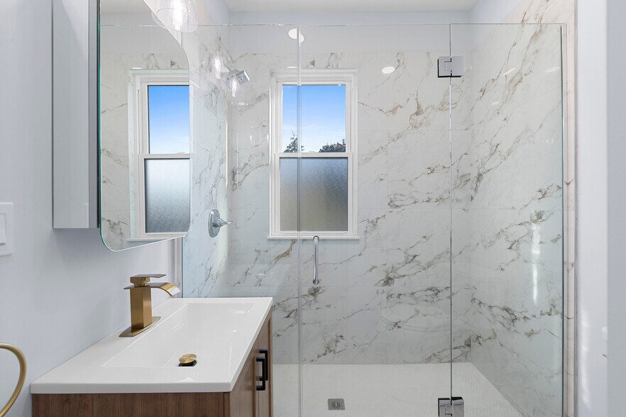 Building Photo - 3805 W Belle Plaine Ave