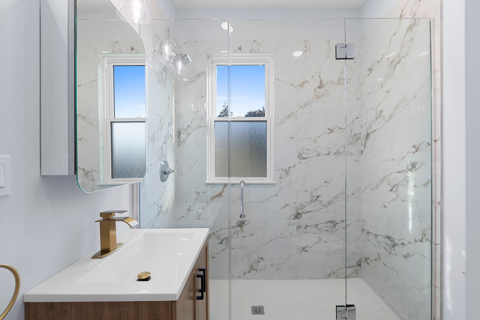 Building Photo - 3805 W Belle Plaine Ave