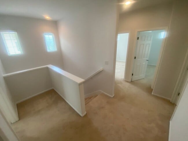 Building Photo - Beautiful & Spacious 3 Bedroom, 2.5 Bathroom Hayward Home – Prime Residential Location W Laundry,...