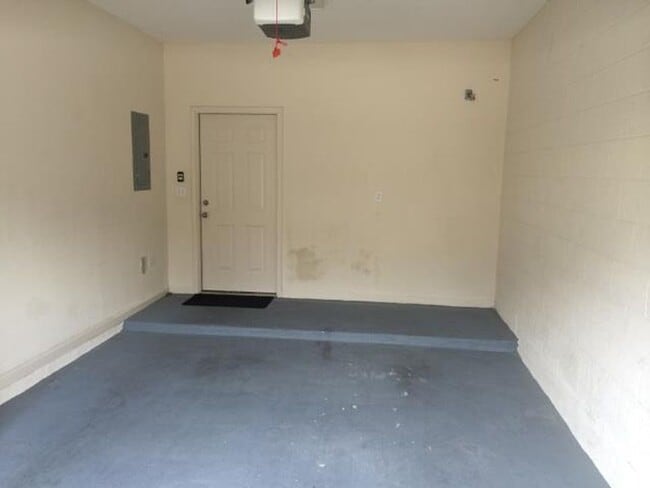 Building Photo - 5663 Greenland Rd