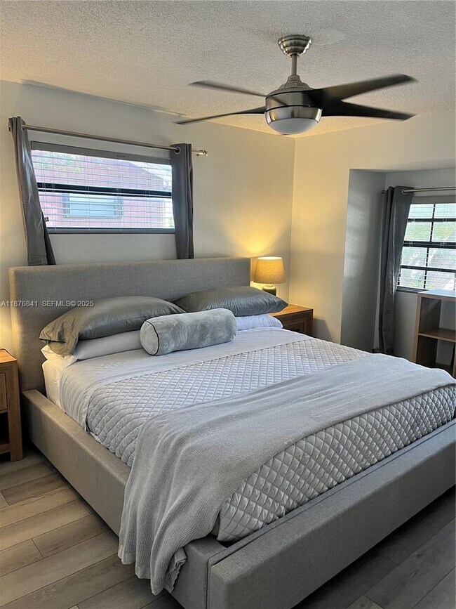 Building Photo - 2567 NE 182nd St