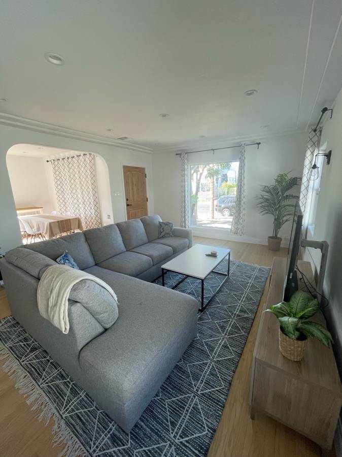Living room - 1644 Wellesley Ave