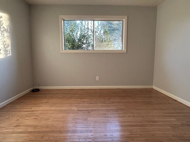 Building Photo - 120 Bessie Ln