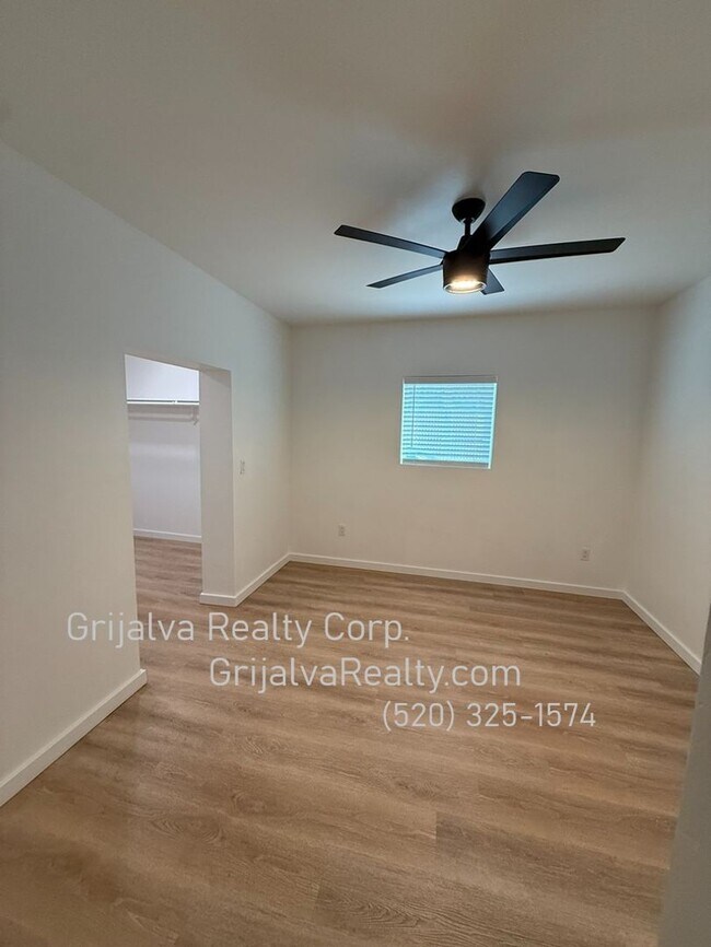 Building Photo - 2924 N Winstel Blvd