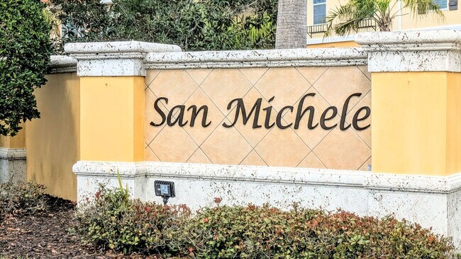 Building Photo - Seasonal/short term/annual  3/3 spacious townhouse with water view off University PKWY