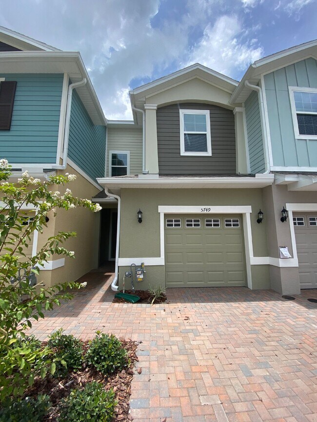 Primary Photo - Charming 3 Bed, 2.5 Bath Rental in Lithia,...