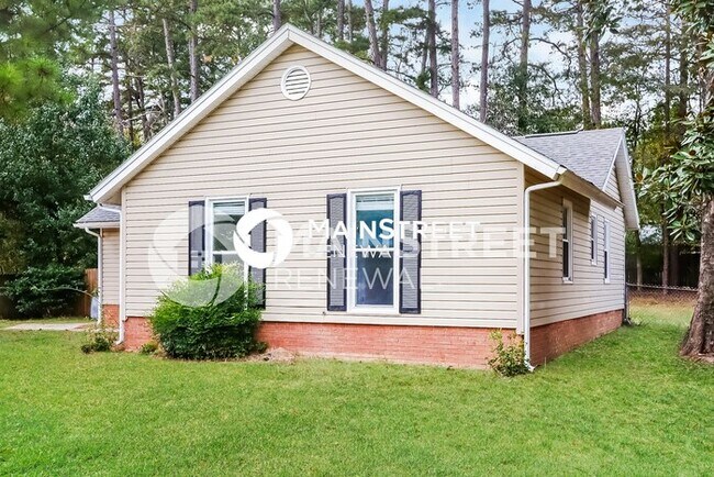 Building Photo - 3 Bedroom Pet-Friendly Home in Charlotte, NC with Main Street Renewal