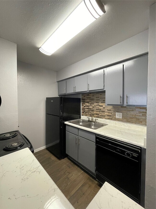 Building Photo - 16414 Stuebner Airline Rd