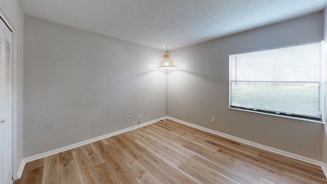 Building Photo - 9 Tarragona Ct