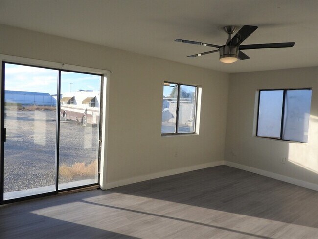 Building Photo - 2220 W Bell Vista Ave