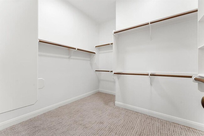 Building Photo - 2633 Collingwood Dr