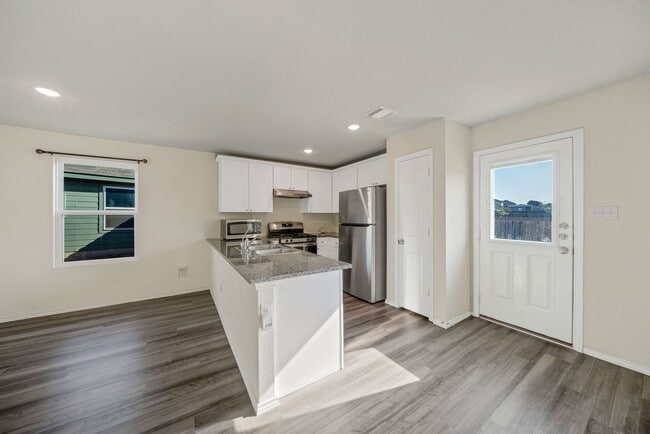 Building Photo - 4 Bedroom/2.5 Bath Elm Valley Subdivision