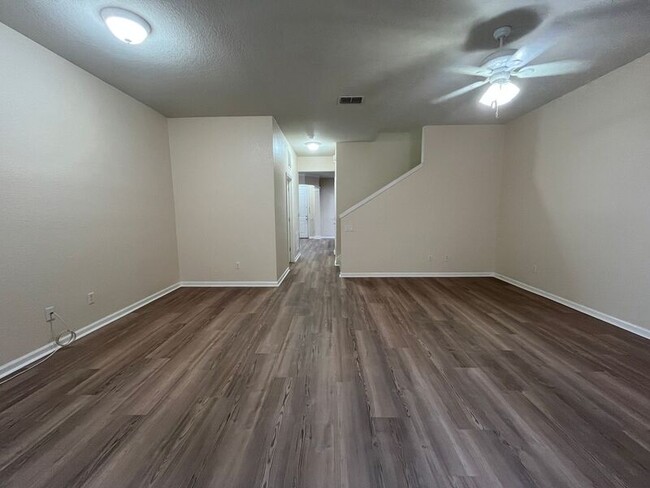 Building Photo - 12856 Salomon Cove Dr