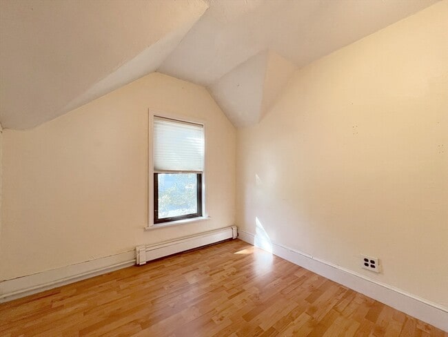 Building Photo - 3 Strafford Pl