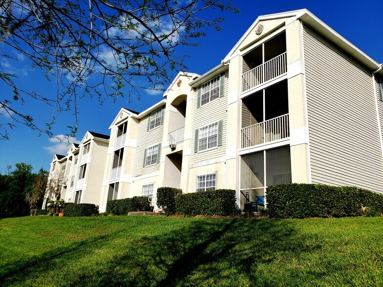 Building Photo - 4240 Summer Landing Dr