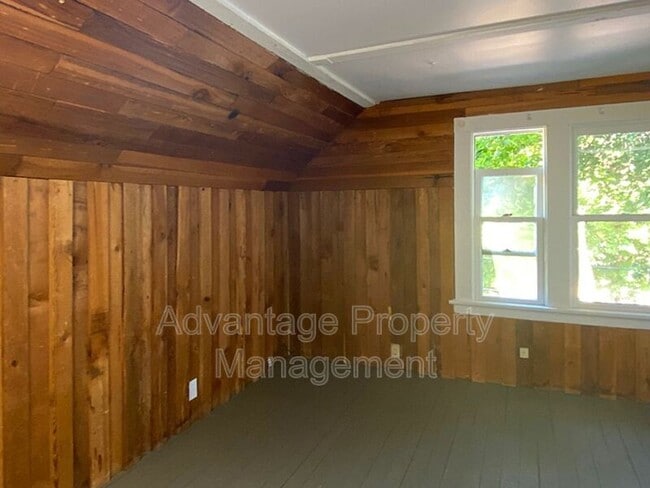 Building Photo - 240 NW 9th St