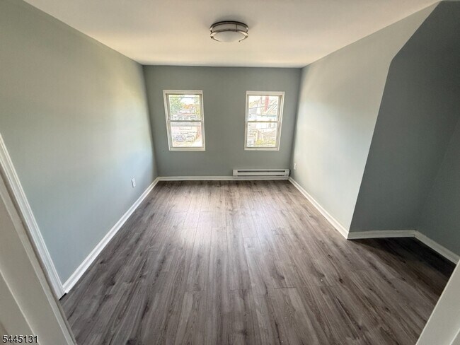 Building Photo - 454 Park Ave