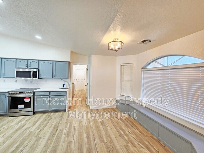 Building Photo - 3741 Malibou Ave