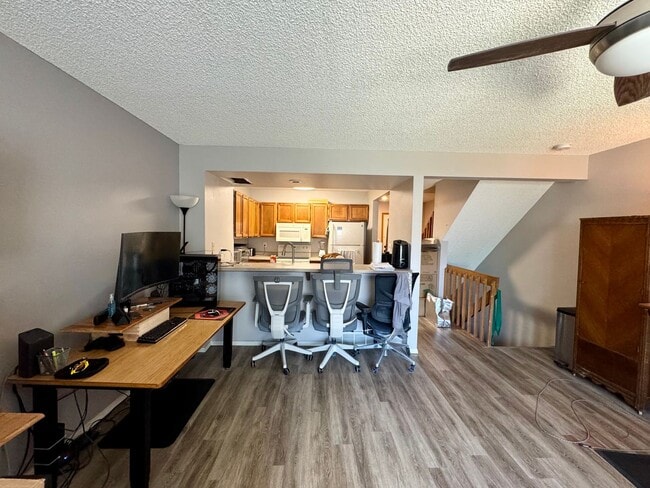 Building Photo - Cozy Townhome on North side with 1 car garage