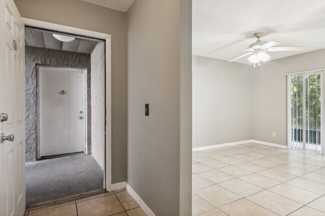 Building Photo - 2433 Barley Club Dr