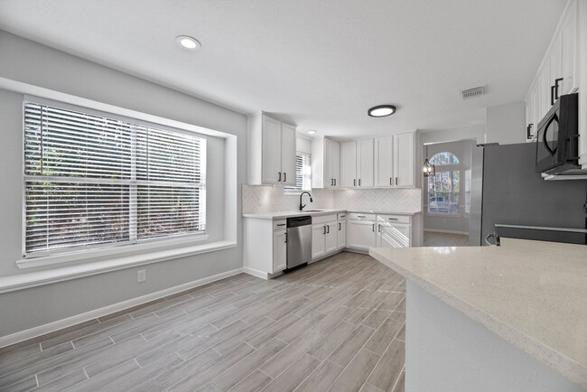 Building Photo - Beautiful just remodeled from top to botto...