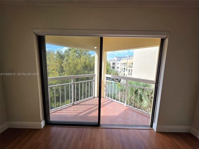 Building Photo - 8290 Lake Dr