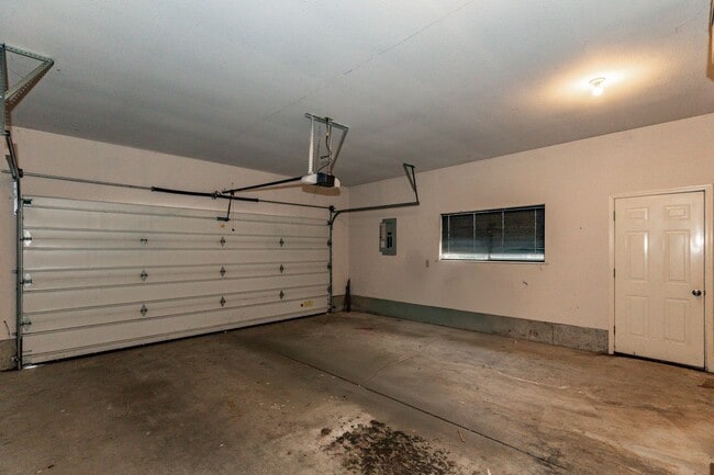 Building Photo - **MOVE IN SPECIAL!** Pet Friendly Charming 3 Bedroom Home with large office!