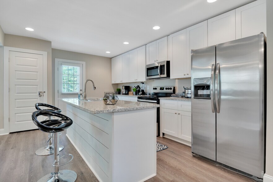 Building Photo - 764 Mary Ln