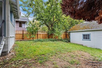 Building Photo - Charming Updated Home on Corner Lot with Finished Basement in Ballard