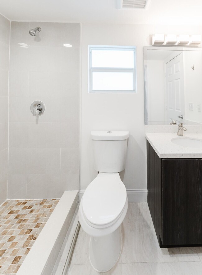 Building Photo - 364 E Palmetto Park Rd