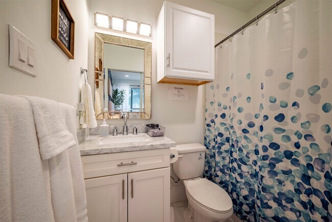 Building Photo - 3218 Crawford St