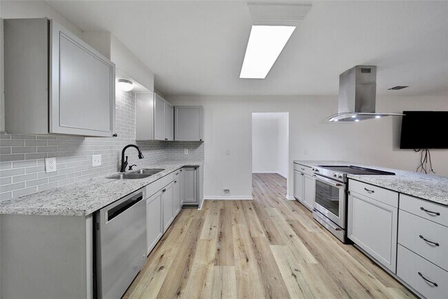 Building Photo - 34514 Michelle Dr