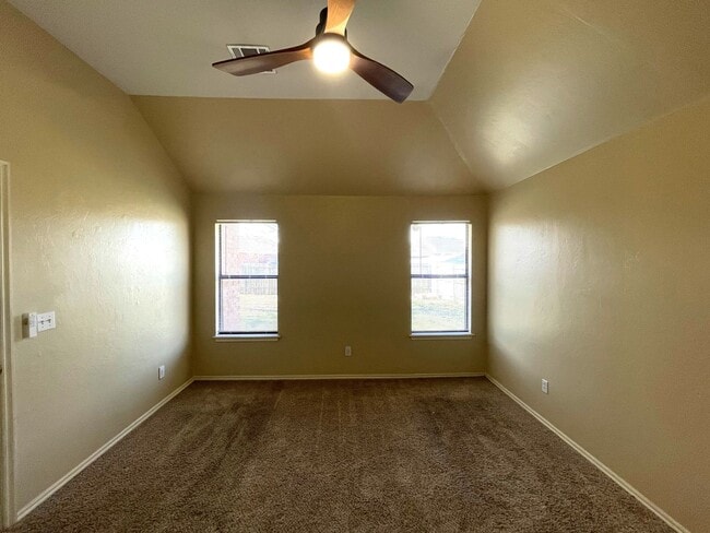 Building Photo - 3913 Lamar Dr