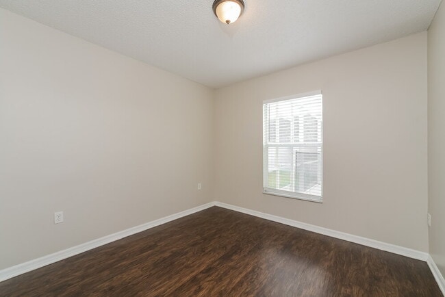 Building Photo - 572 Eagle Pointe S