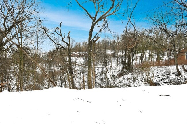 Building Photo - 2 Bed/1Bath Single Family Row House - Section 8 Considered