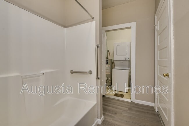 Building Photo - 104 Ellis St