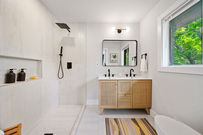 Building Photo - 3964 Gretna Green Dr