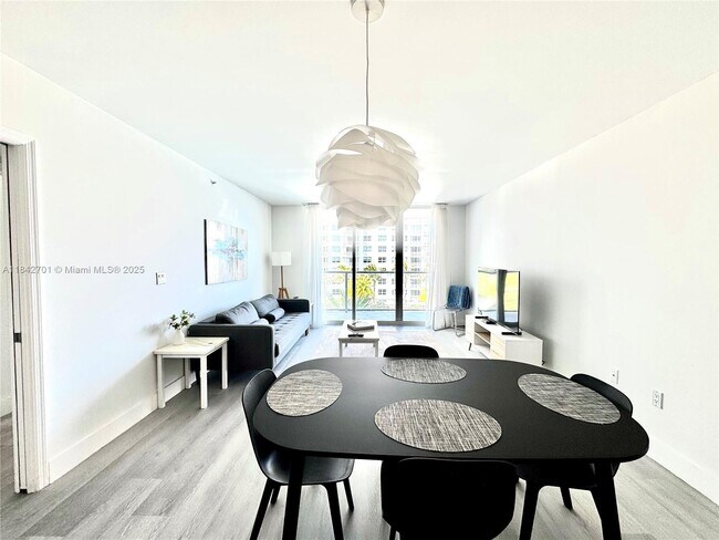 Building Photo - 1155 Brickell Bay Dr